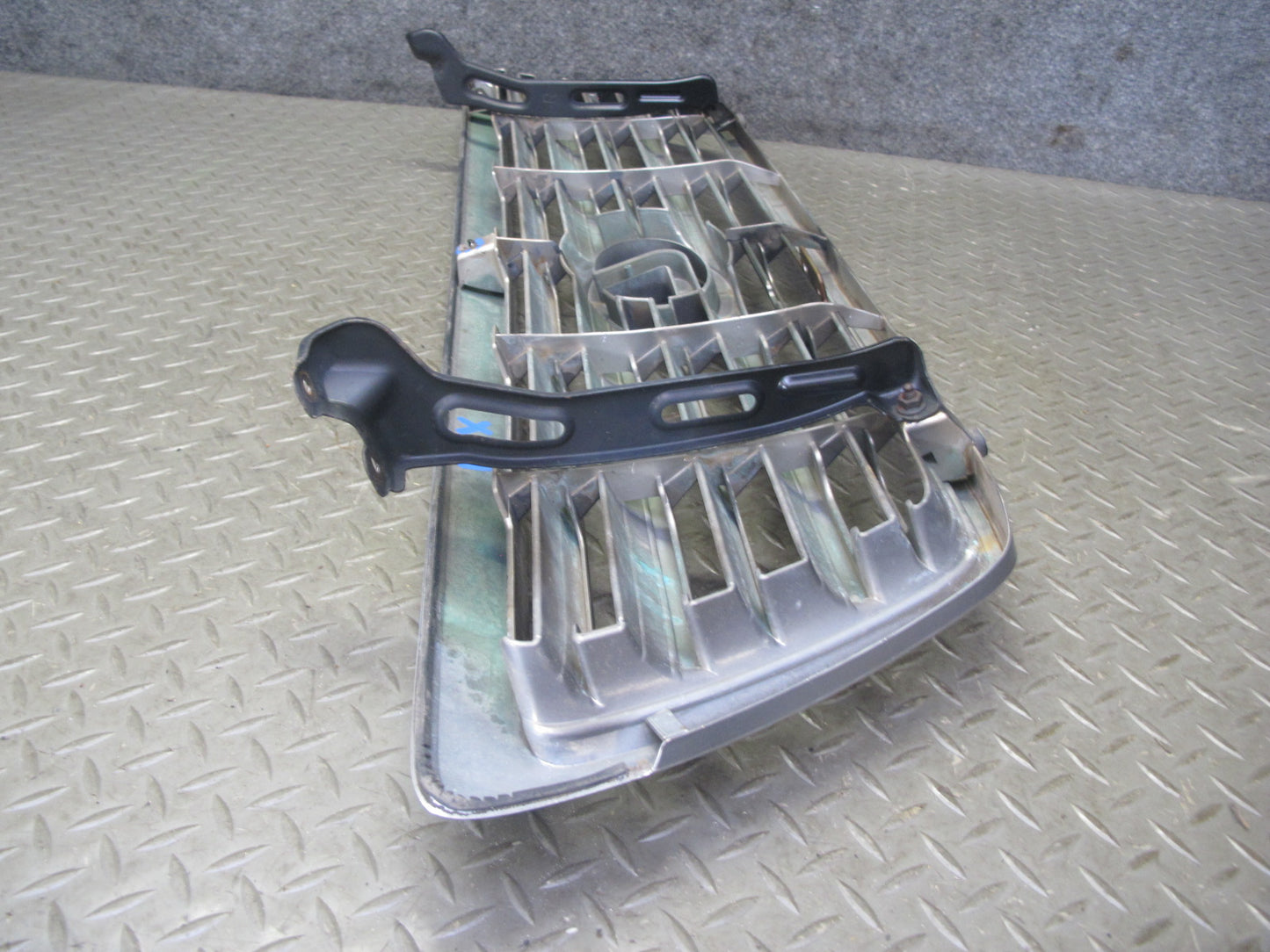 2003-2005 Lexus UZJ100L LX470 Front Hood Chrome Grille w Emblem
