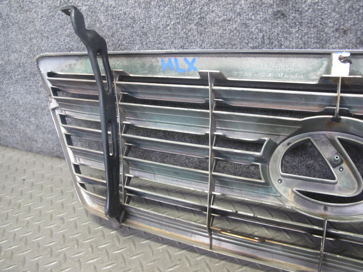 2003-2005 Lexus UZJ100L LX470 Front Hood Chrome Grille w Emblem