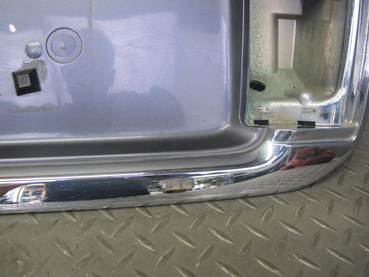 2003-2007 Lexus UZJ100L LX470 Rear Trunk Lid License Plate Housing Panel