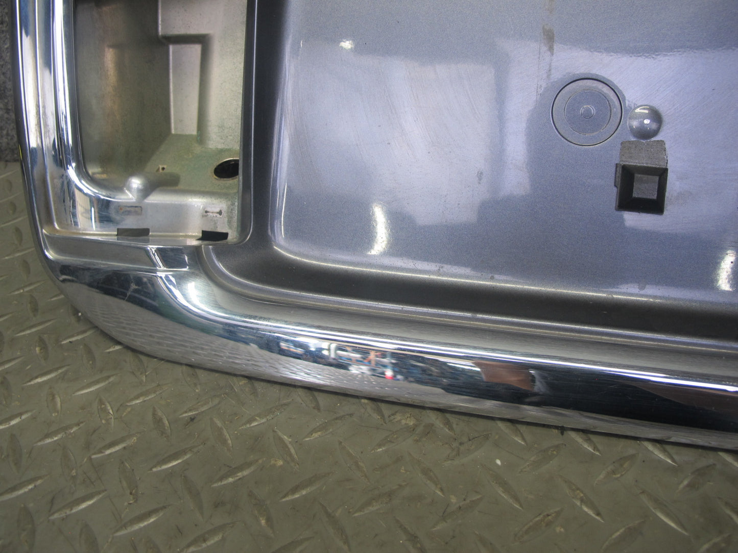 2003-2007 Lexus UZJ100L LX470 Rear Trunk Lid License Plate Housing Panel