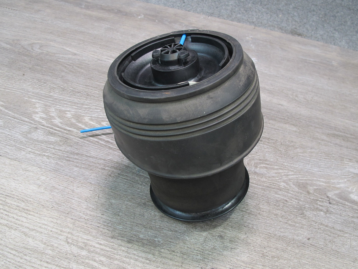 2010-2013 BMW E70 E71 X5M X6M Rear Right Air Spring Shock