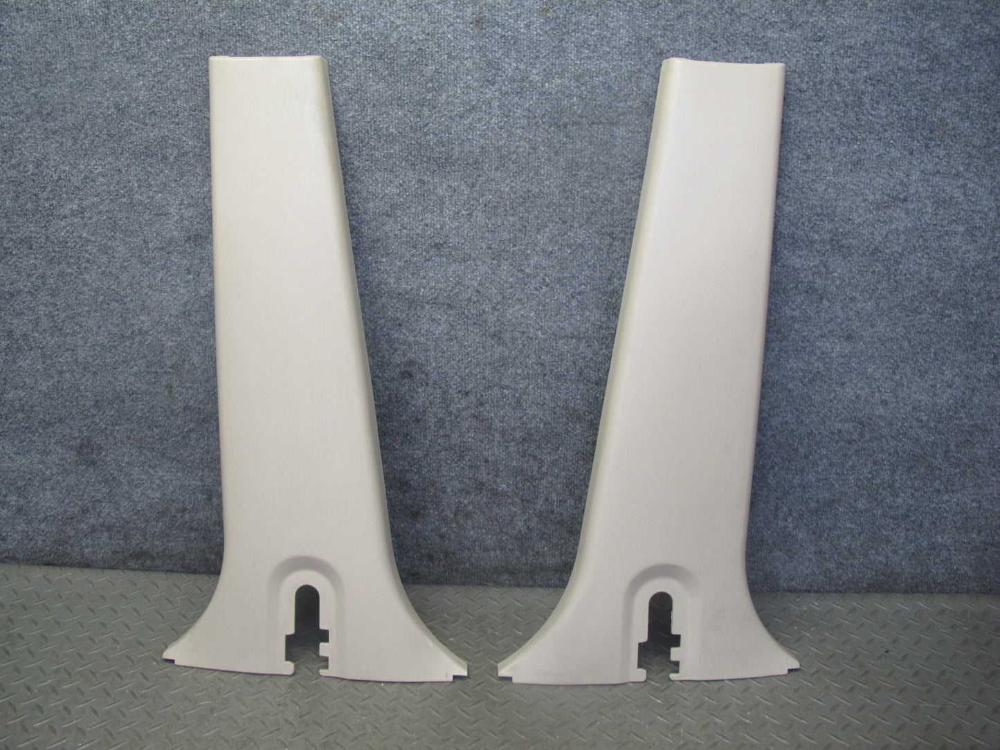 2003-2007 Lexus UZJ100L LX470 Center Lower B Pillar Trim Cover Panel Set