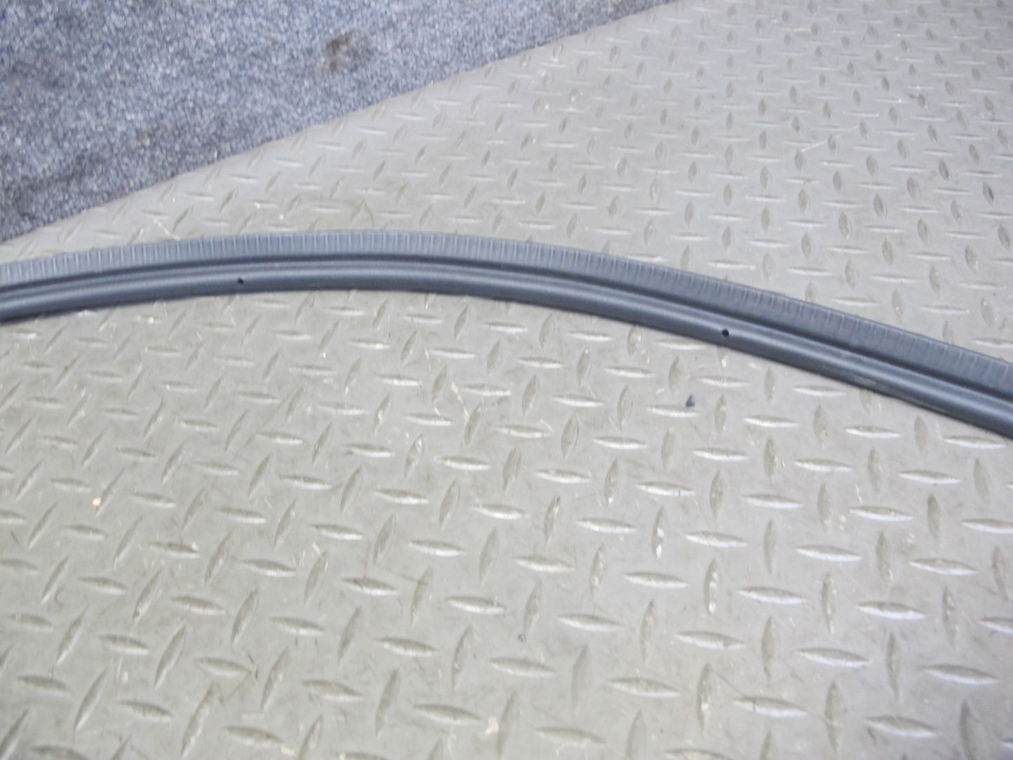 01-06 BMW E46 Convertible Folding TOP Roof Flap Weatherstrip Rubber Seal OEM