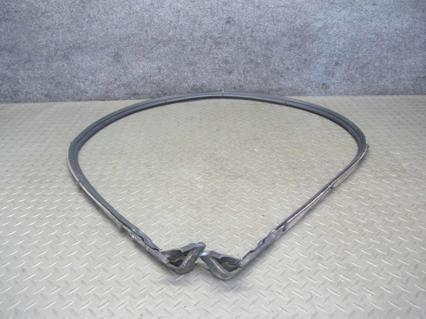 01-06 BMW E46 Convertible Folding TOP Roof Flap Weatherstrip Rubber Seal OEM