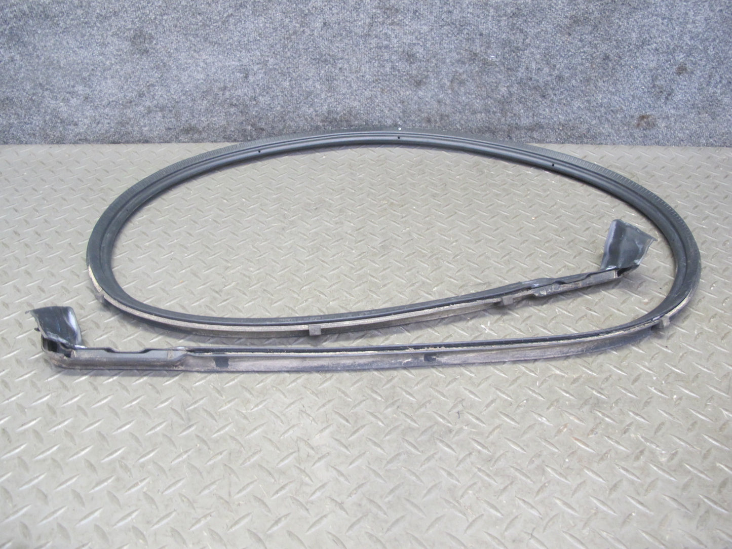 01-06 BMW E46 Convertible Folding TOP Roof Flap Weatherstrip Rubber Seal OEM