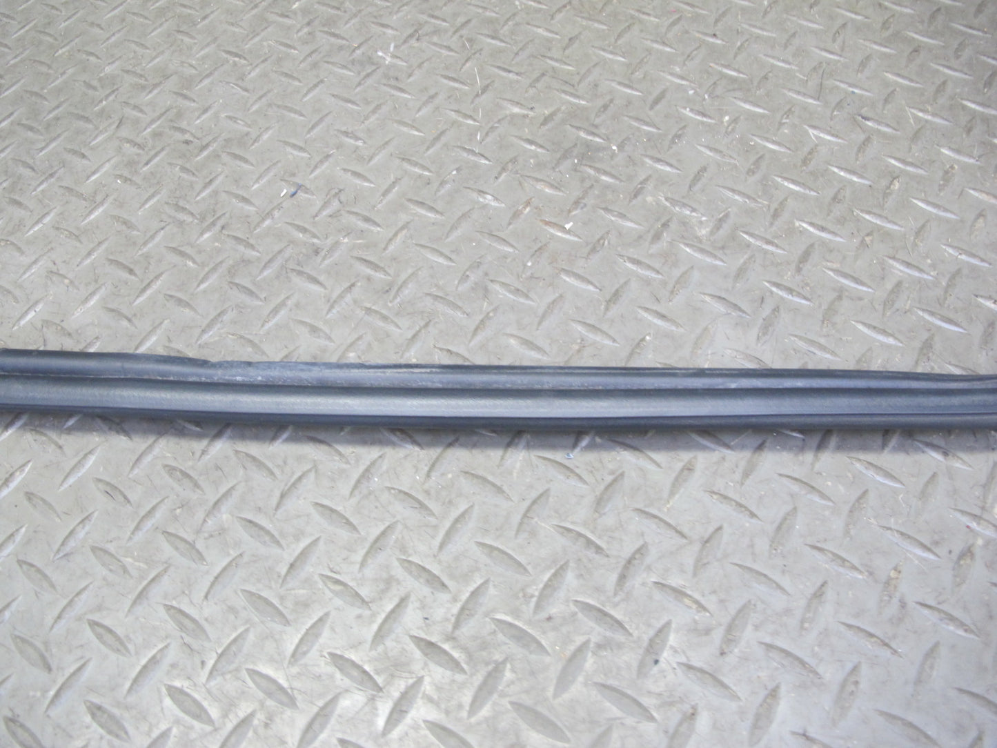 01-06 BMW E46 Convertible Rear Trunk Lid Weatherstrip Rubber Seal Gasket OEM