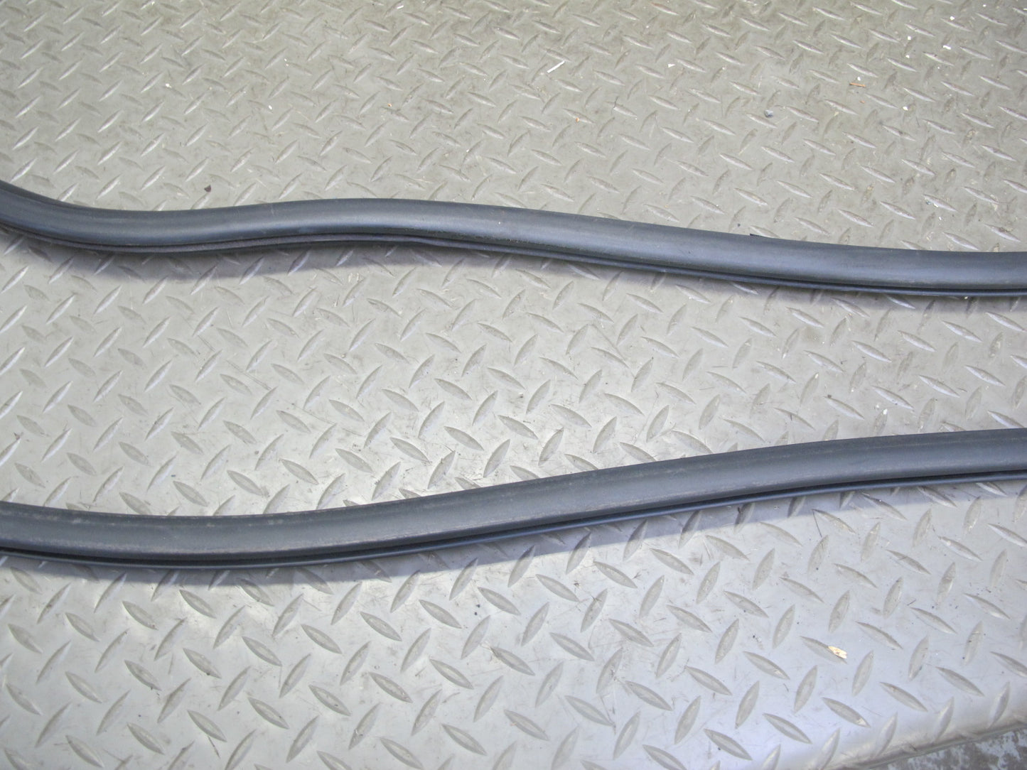 01-06 BMW E46 Convertible Left & Right Door Weatherstrip Rubber Seal Set OEM