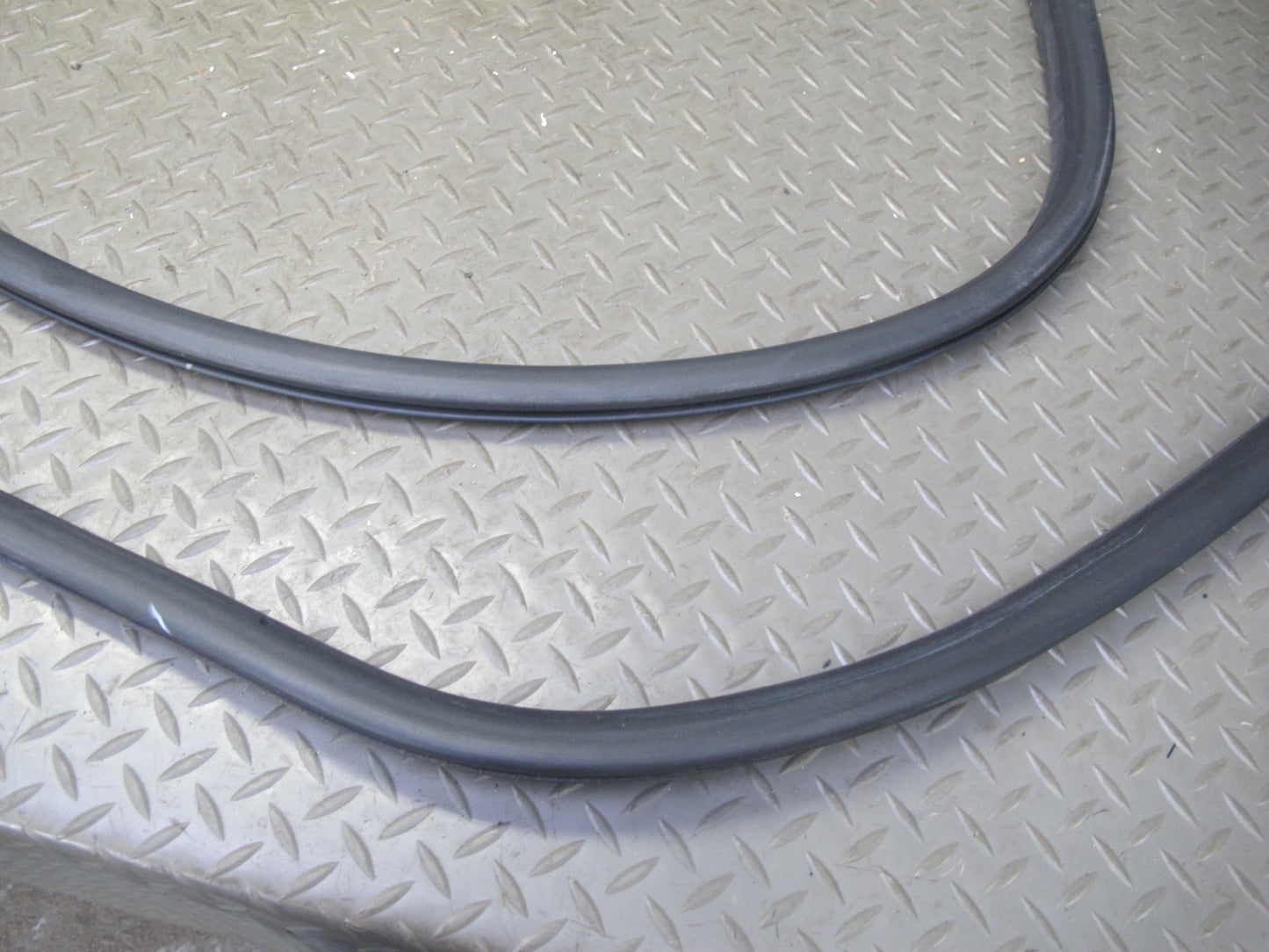 01-06 BMW E46 Convertible Left & Right Door Weatherstrip Rubber Seal Set OEM
