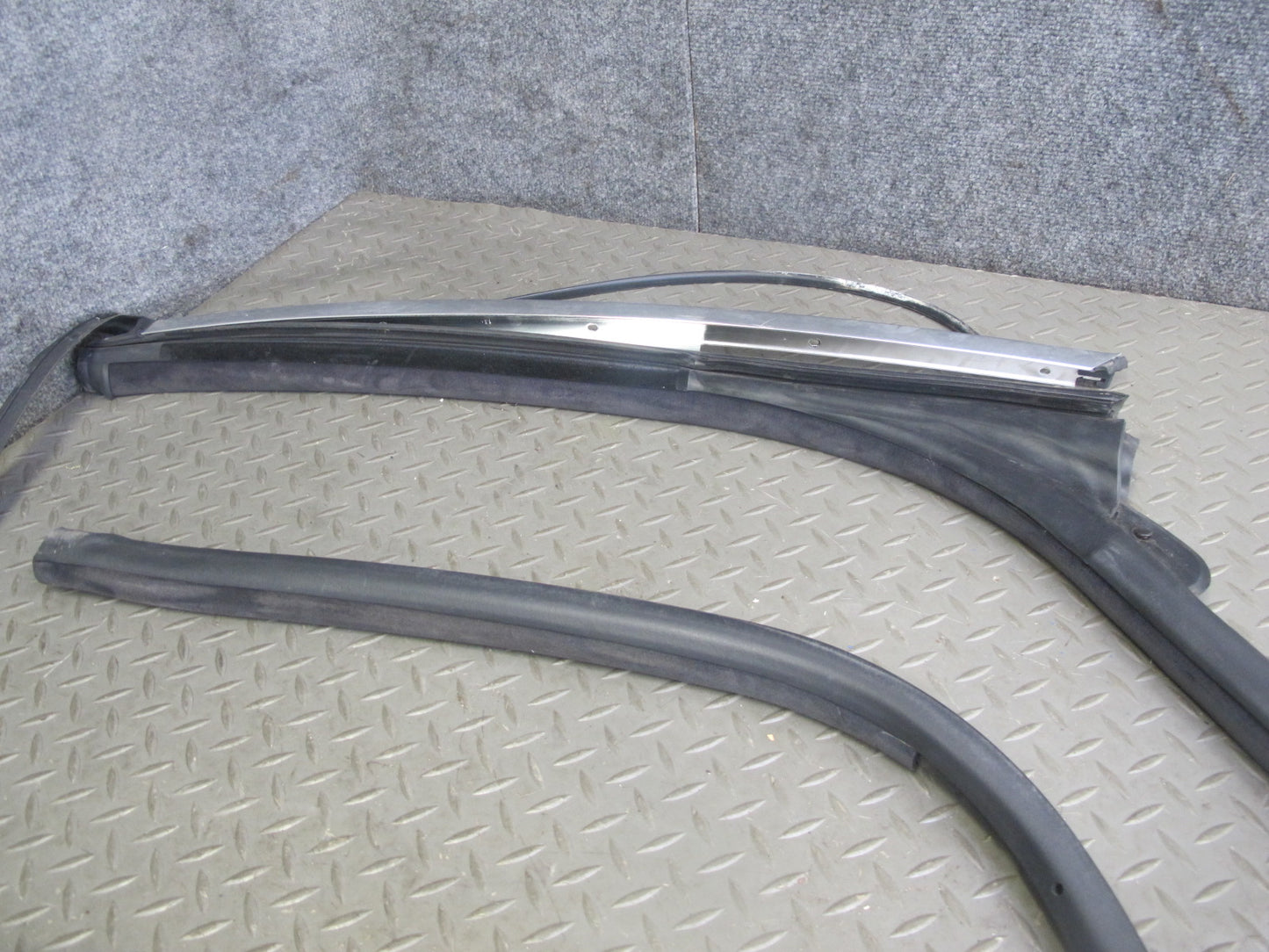 01-06 BMW E46 Convertible Left & Right Door Weatherstrip Rubber Seal Set OEM