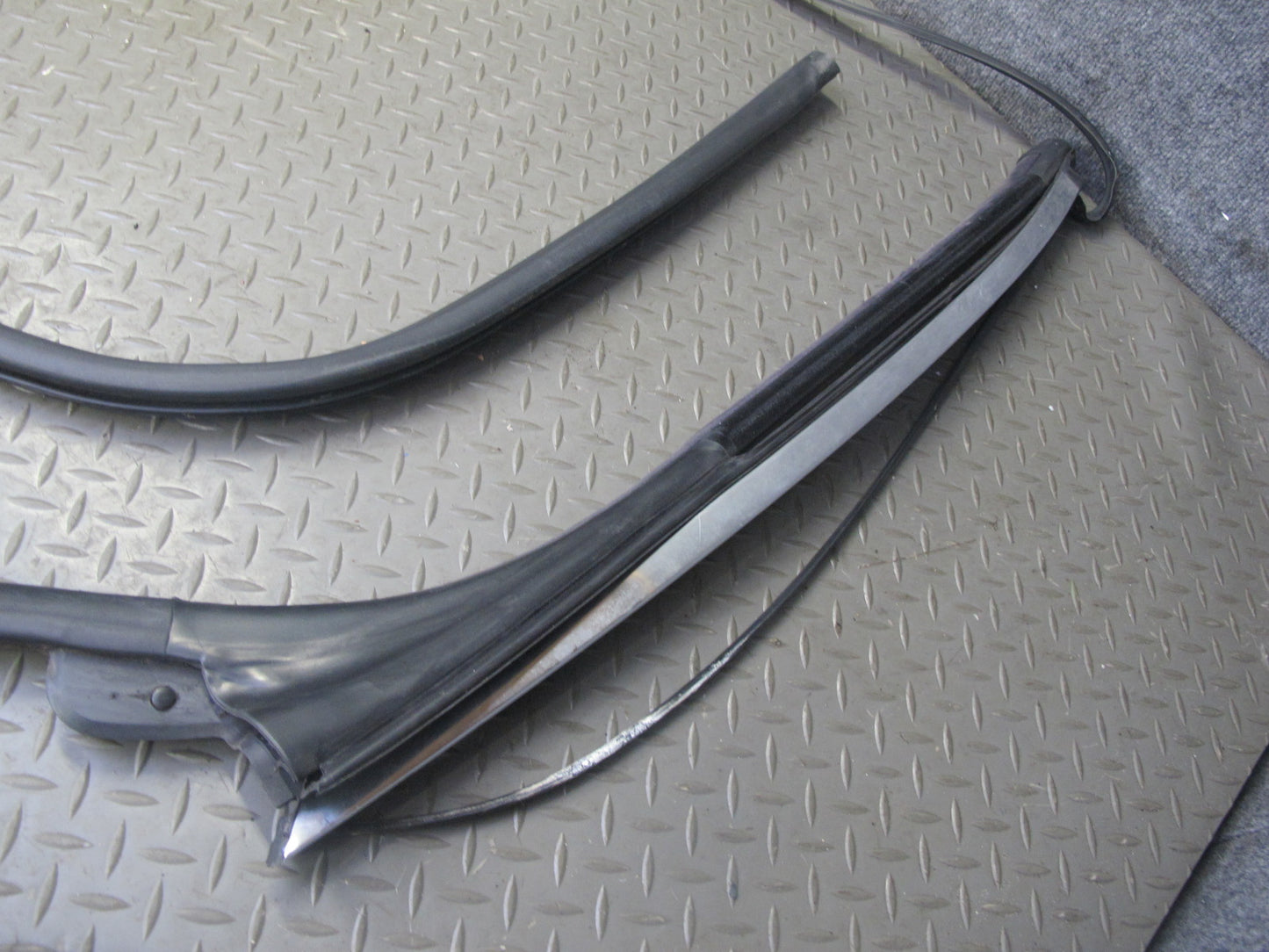 01-06 BMW E46 Convertible Left & Right Door Weatherstrip Rubber Seal Set OEM
