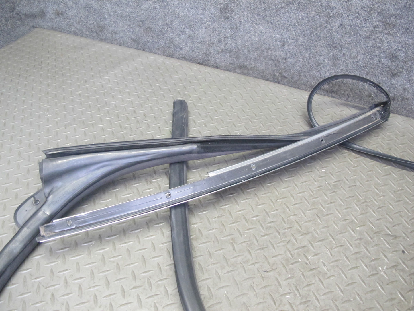 01-06 BMW E46 Convertible Left & Right Door Weatherstrip Rubber Seal Set OEM