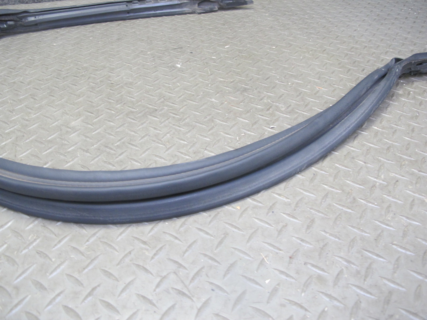 00-09 Honda S2000 Windshield TOP Roof Weatherstrip Rubber Seal Gasket OEM