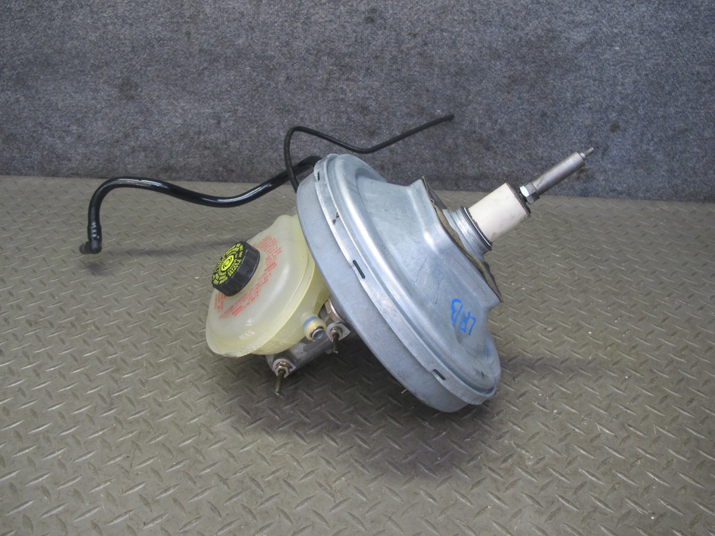 2000-2004 Porsche Boxster 986 M/T Brake Master Cylinder Booster Fluid Reservoir