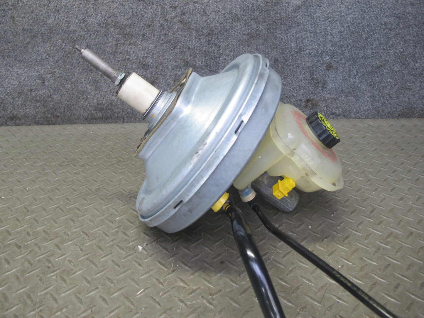 2000-2004 Porsche Boxster 986 M/T Brake Master Cylinder Booster Fluid Reservoir