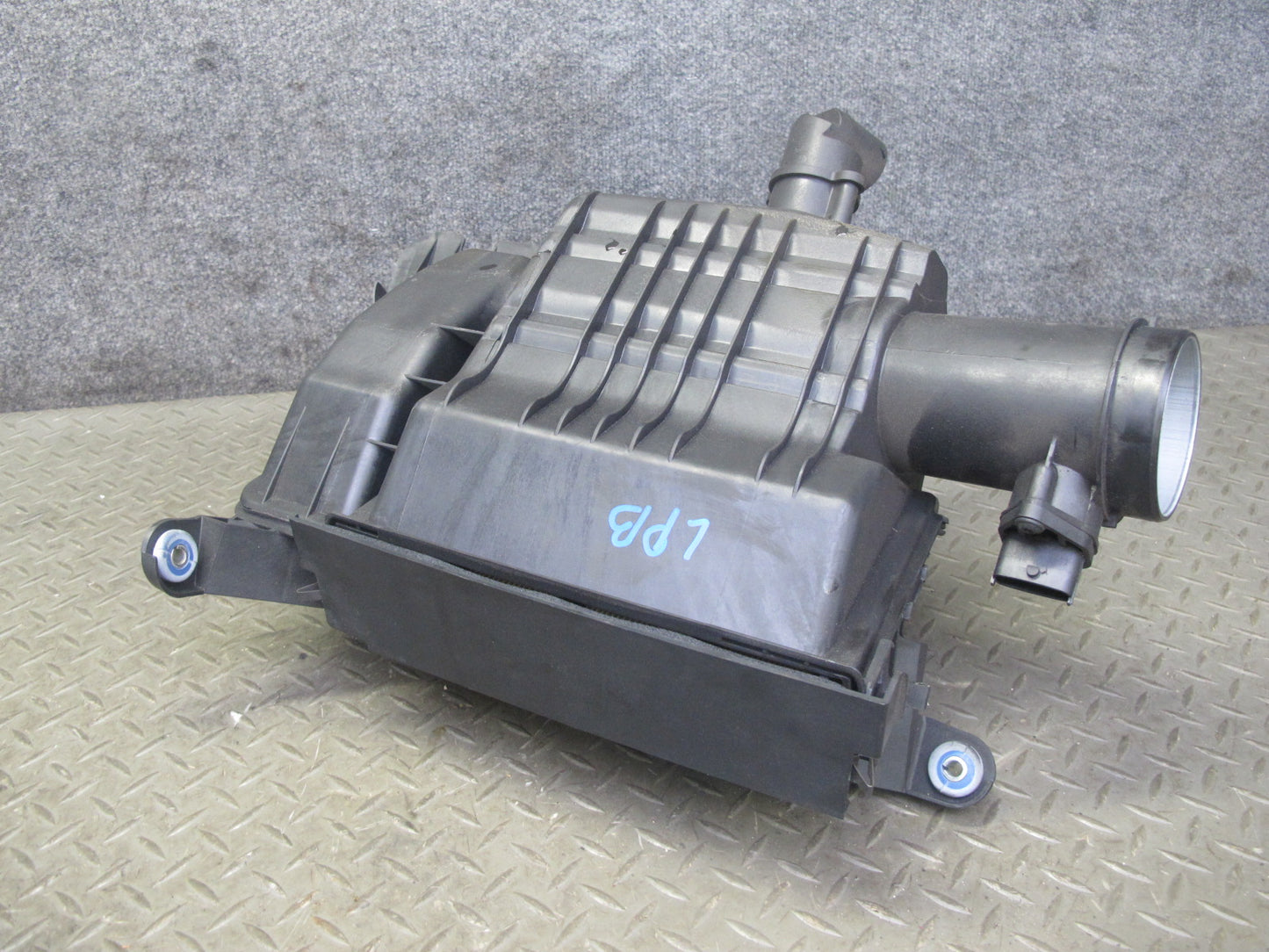1997-2004 Porsche Boxster 986 Engine Intake Air Cleaner Filter Box Housing
