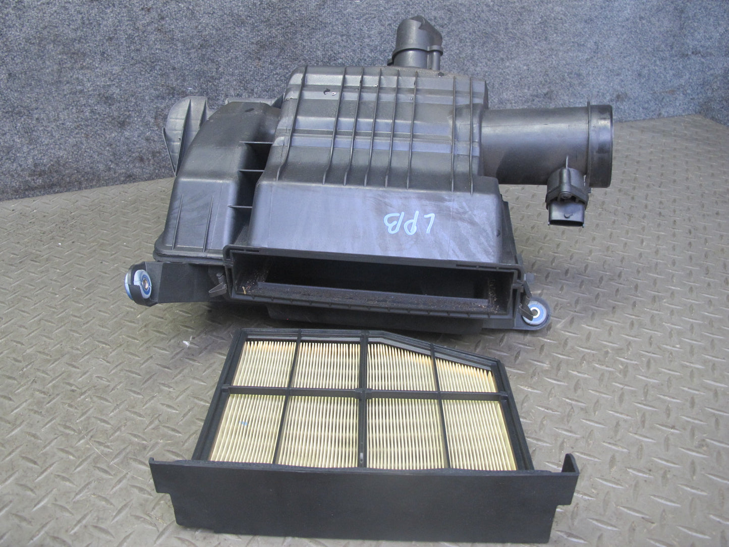 1997-2004 Porsche Boxster 986 Engine Intake Air Cleaner Filter Box Housing