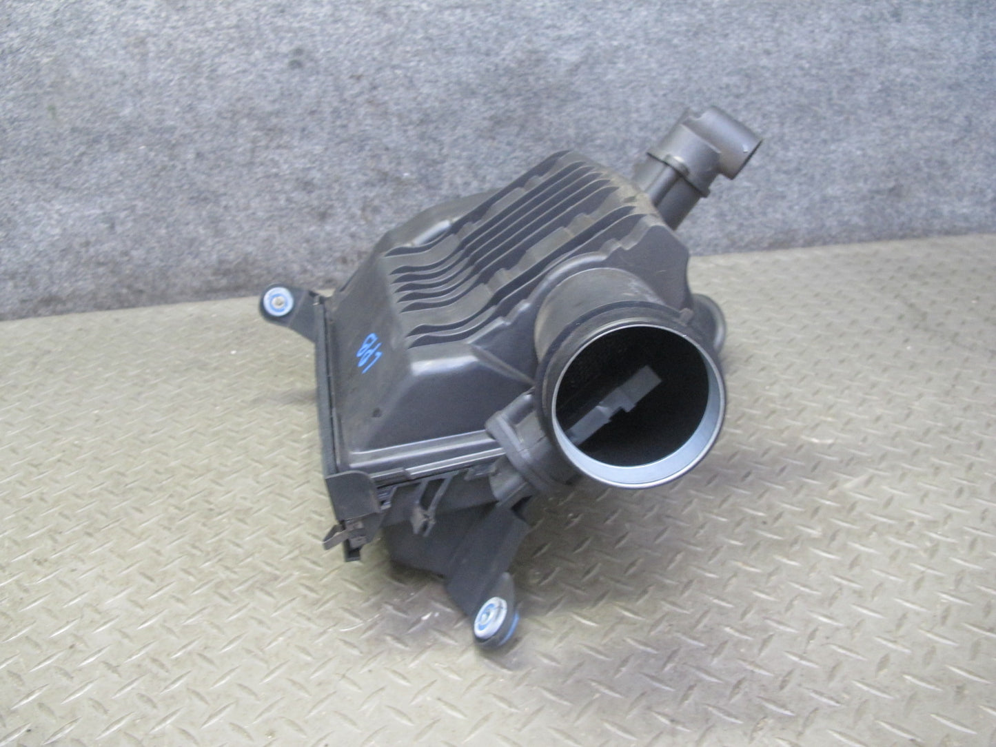 1997-2004 Porsche Boxster 986 Engine Intake Air Cleaner Filter Box Housing