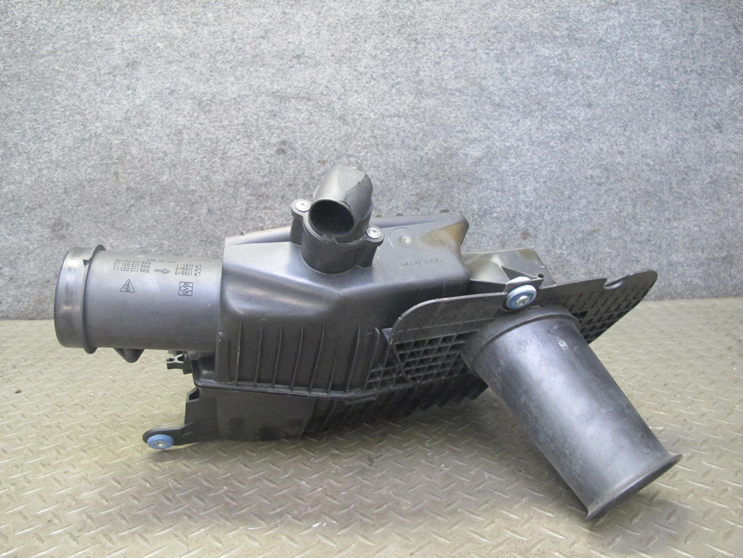 1997-2004 Porsche Boxster 986 Engine Intake Air Cleaner Filter Box Housing