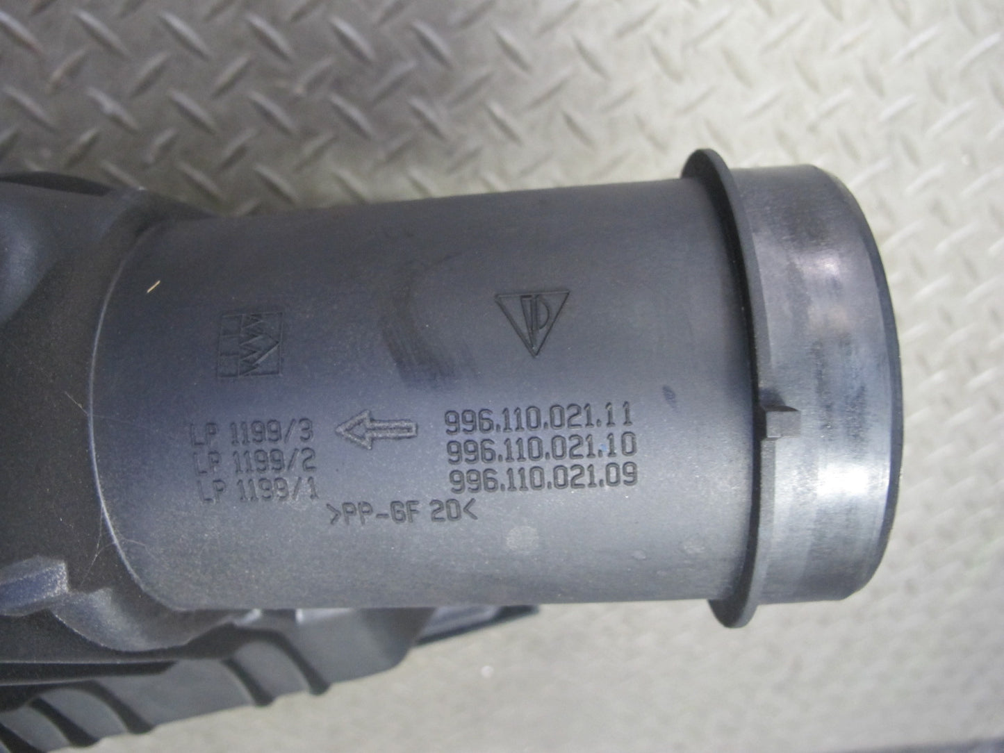 1997-2004 Porsche Boxster 986 Engine Intake Air Cleaner Filter Box Housing