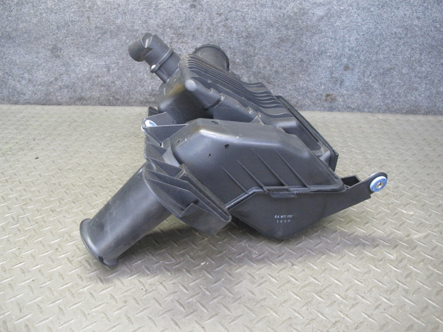 1997-2004 Porsche Boxster 986 Engine Intake Air Cleaner Filter Box Housing