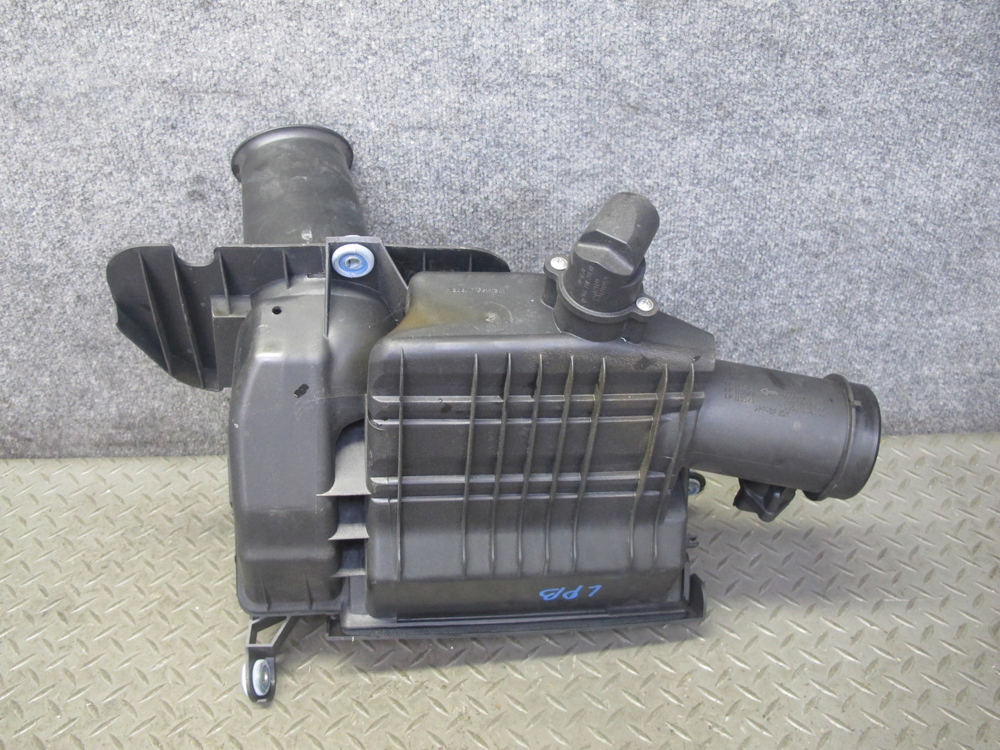 1997-2004 Porsche Boxster 986 Engine Intake Air Cleaner Filter Box Housing