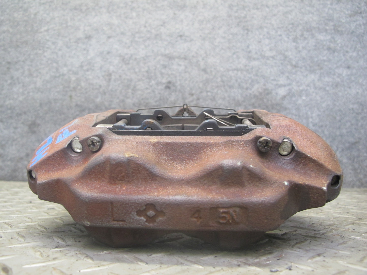 2003-2007 Lexus UZJ100L LX470 AWD Front Left & Right Brake Caliper Set of 2