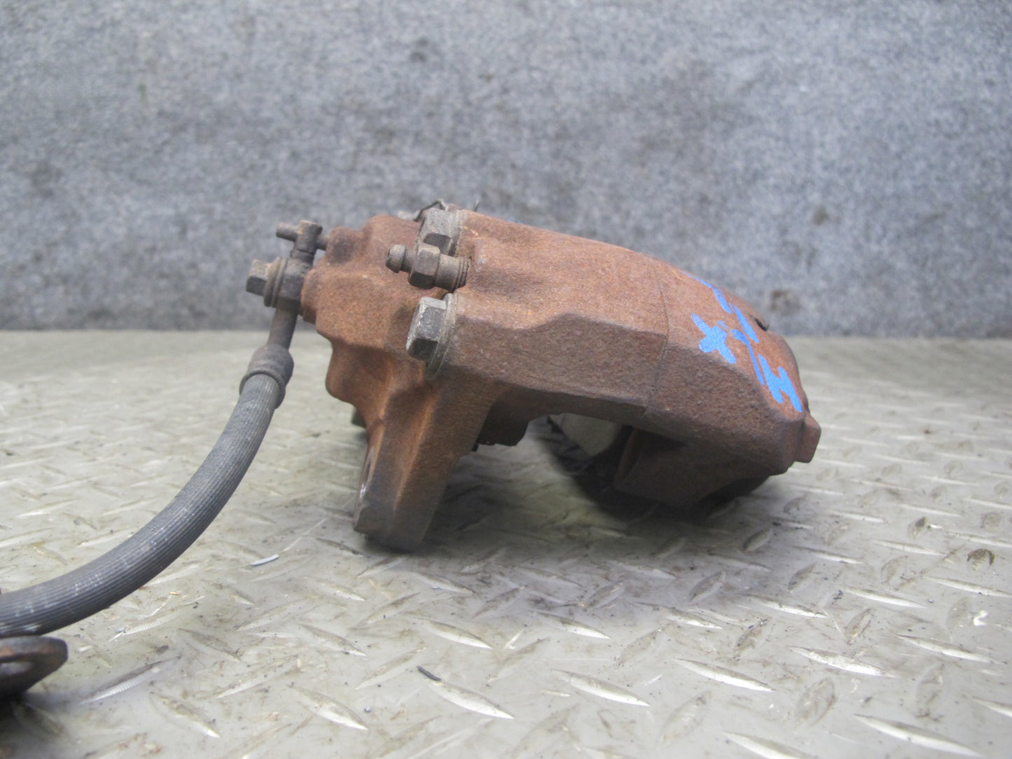 2003-2007 Lexus UZJ100L LX470 AWD Front Left & Right Brake Caliper Set of 2