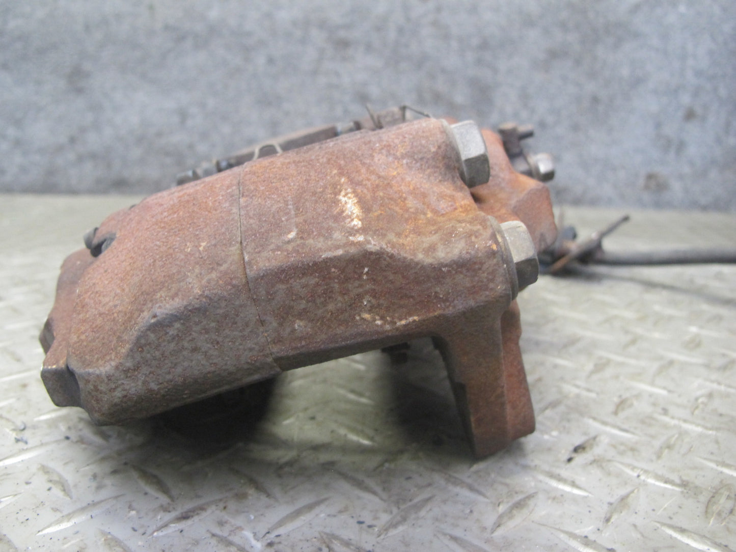 2003-2007 Lexus UZJ100L LX470 AWD Front Left & Right Brake Caliper Set of 2