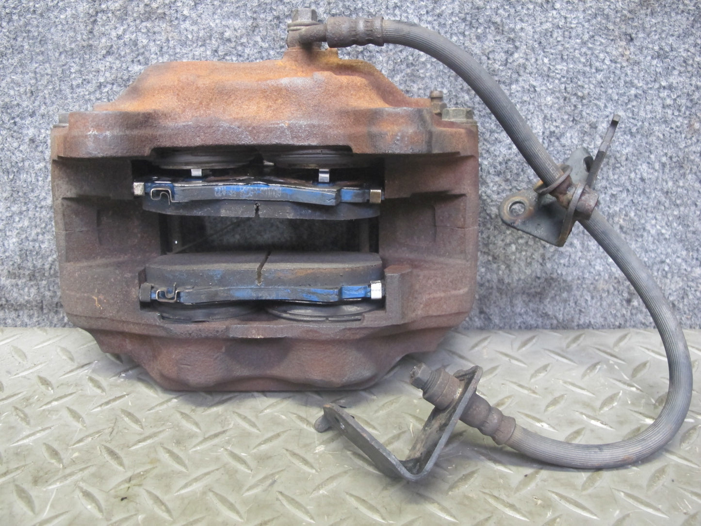 2003-2007 Lexus UZJ100L LX470 AWD Front Left & Right Brake Caliper Set of 2