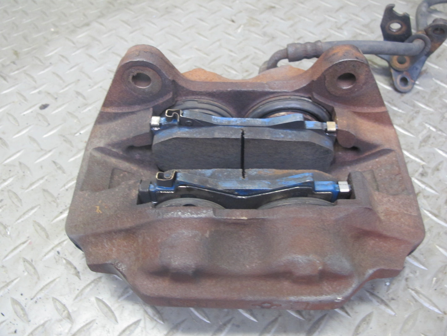 2003-2007 Lexus UZJ100L LX470 AWD Front Left & Right Brake Caliper Set of 2