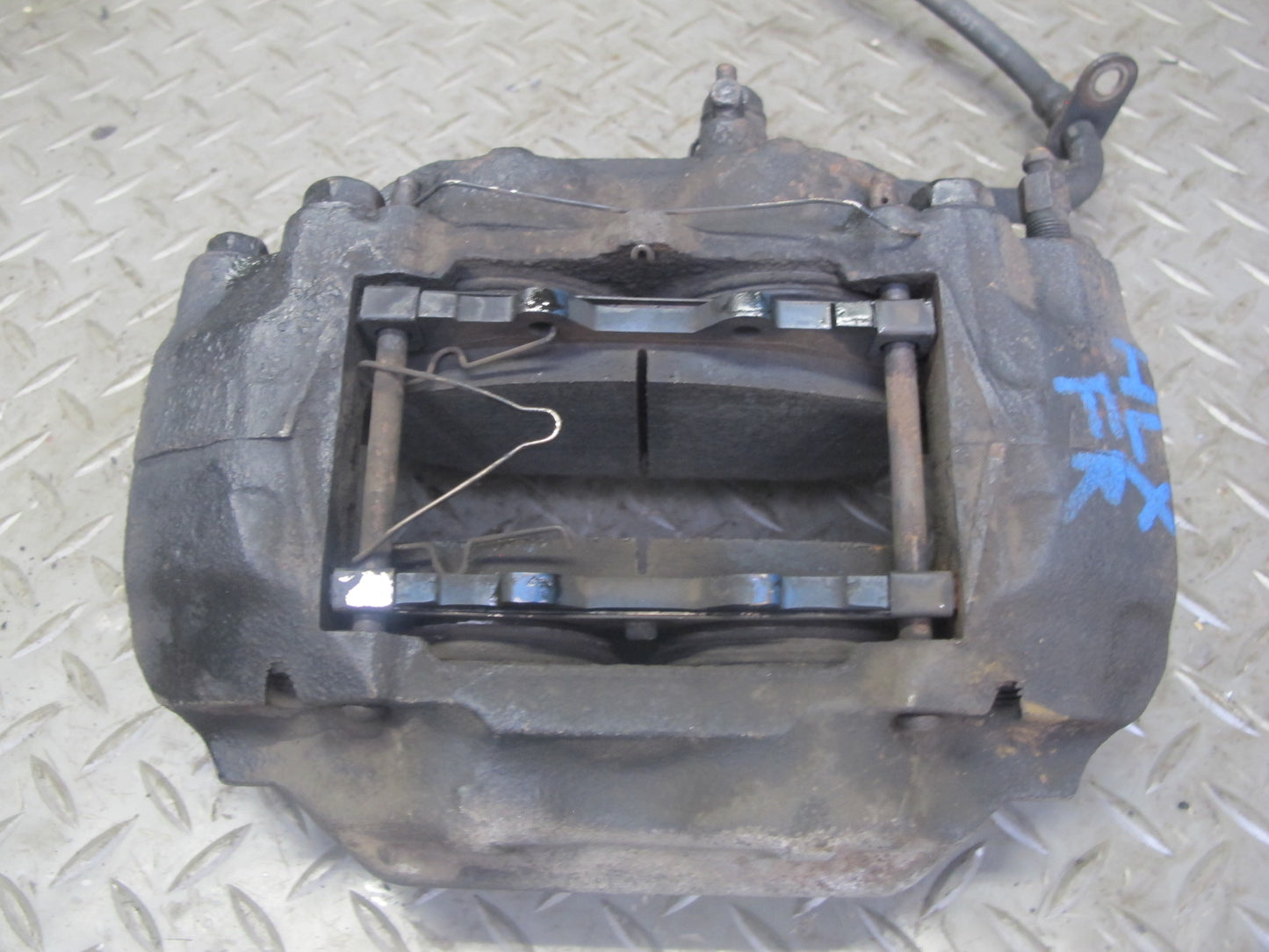 2003-2007 Lexus UZJ100L LX470 AWD Front Left & Right Brake Caliper Set of 2