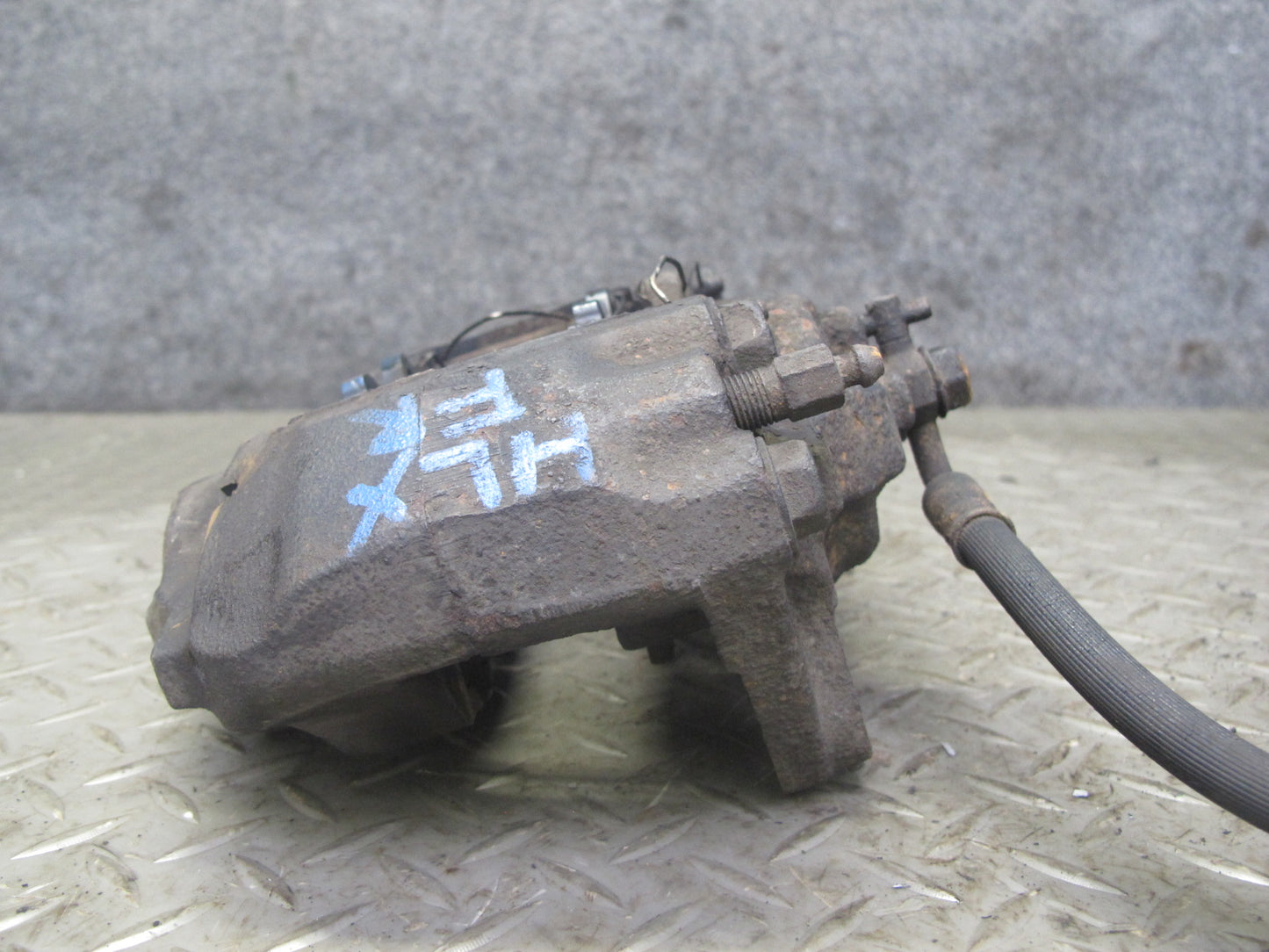 2003-2007 Lexus UZJ100L LX470 AWD Front Left & Right Brake Caliper Set of 2