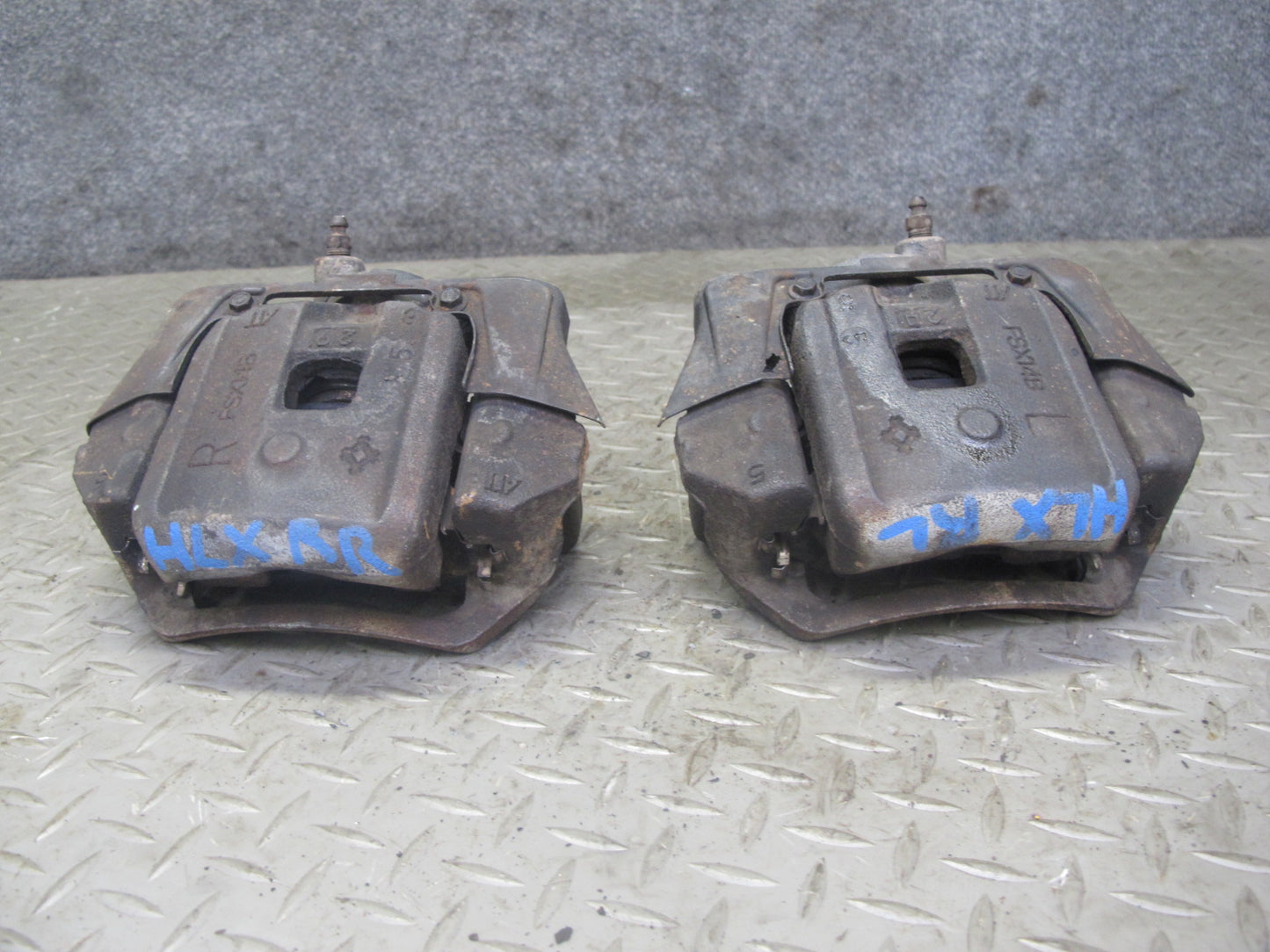 2003-2007 Lexus UZJ100L LX470 AWD Rear Left & Right Brake Caliper Set of 2