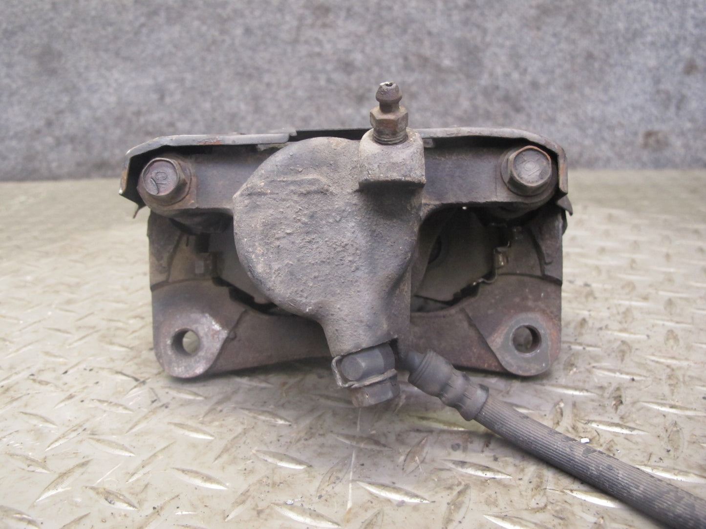 2003-2007 Lexus UZJ100L LX470 AWD Rear Left & Right Brake Caliper Set of 2