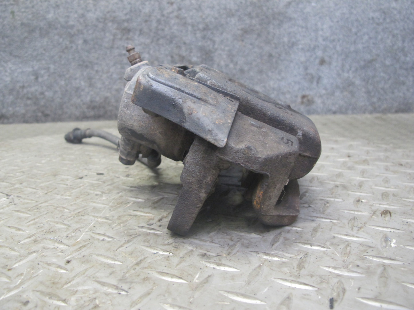 2003-2007 Lexus UZJ100L LX470 AWD Rear Left & Right Brake Caliper Set of 2