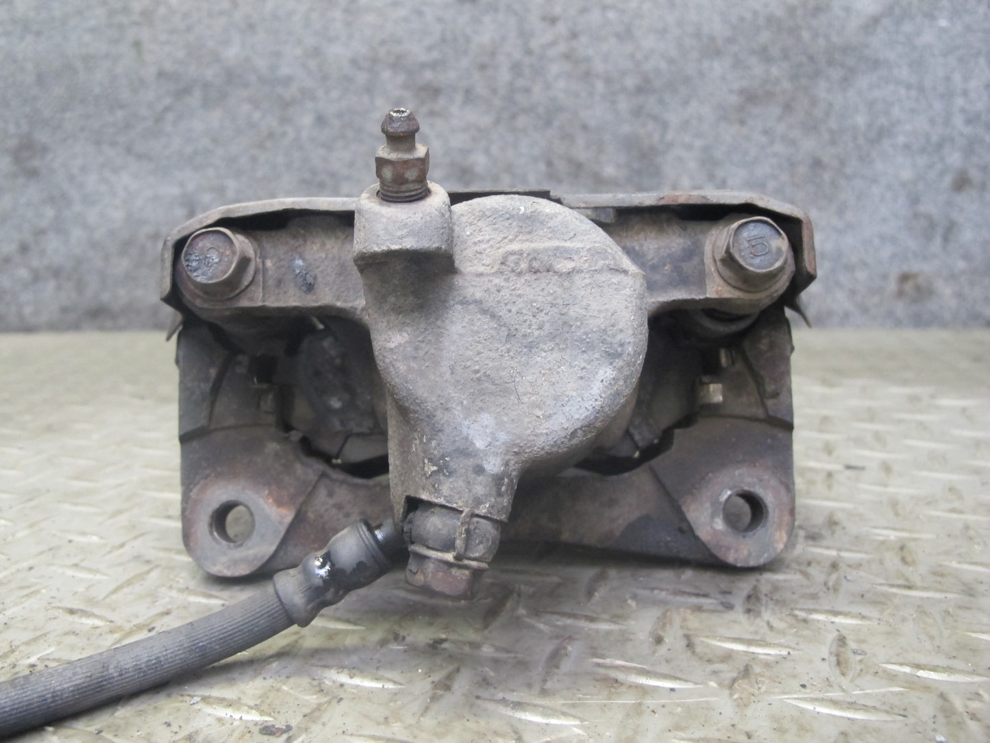 2003-2007 Lexus UZJ100L LX470 AWD Rear Left & Right Brake Caliper Set of 2