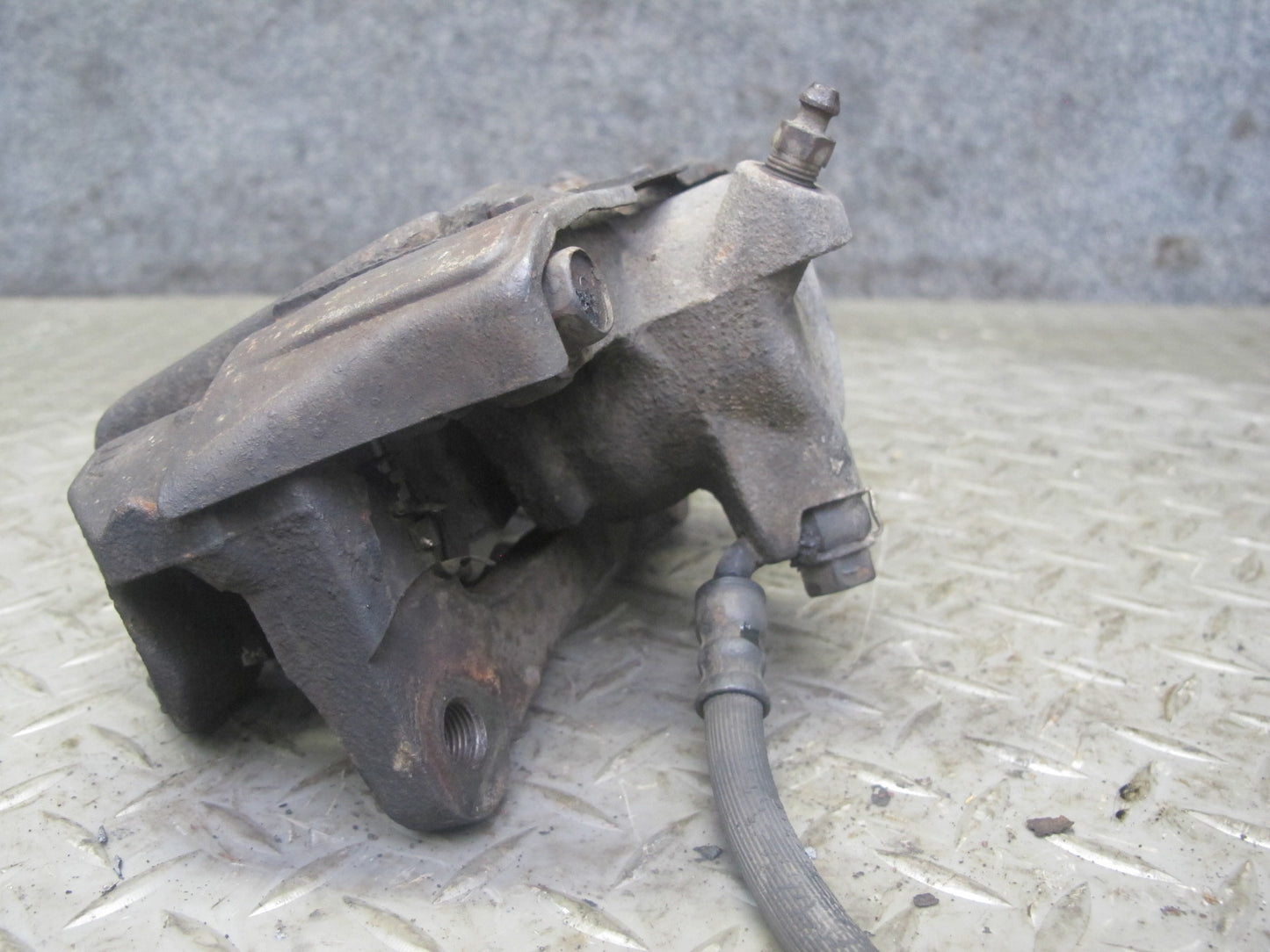 2003-2007 Lexus UZJ100L LX470 AWD Rear Left & Right Brake Caliper Set of 2