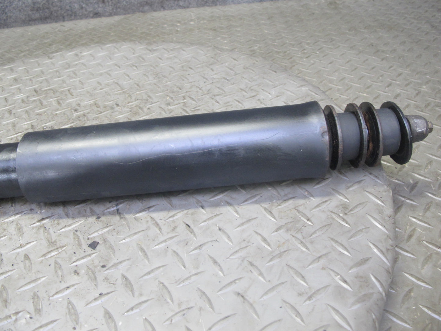 1998-2007 Lexus UZJ100L LX470 Rear Left & Right Strut Shock Absorber Set of 2