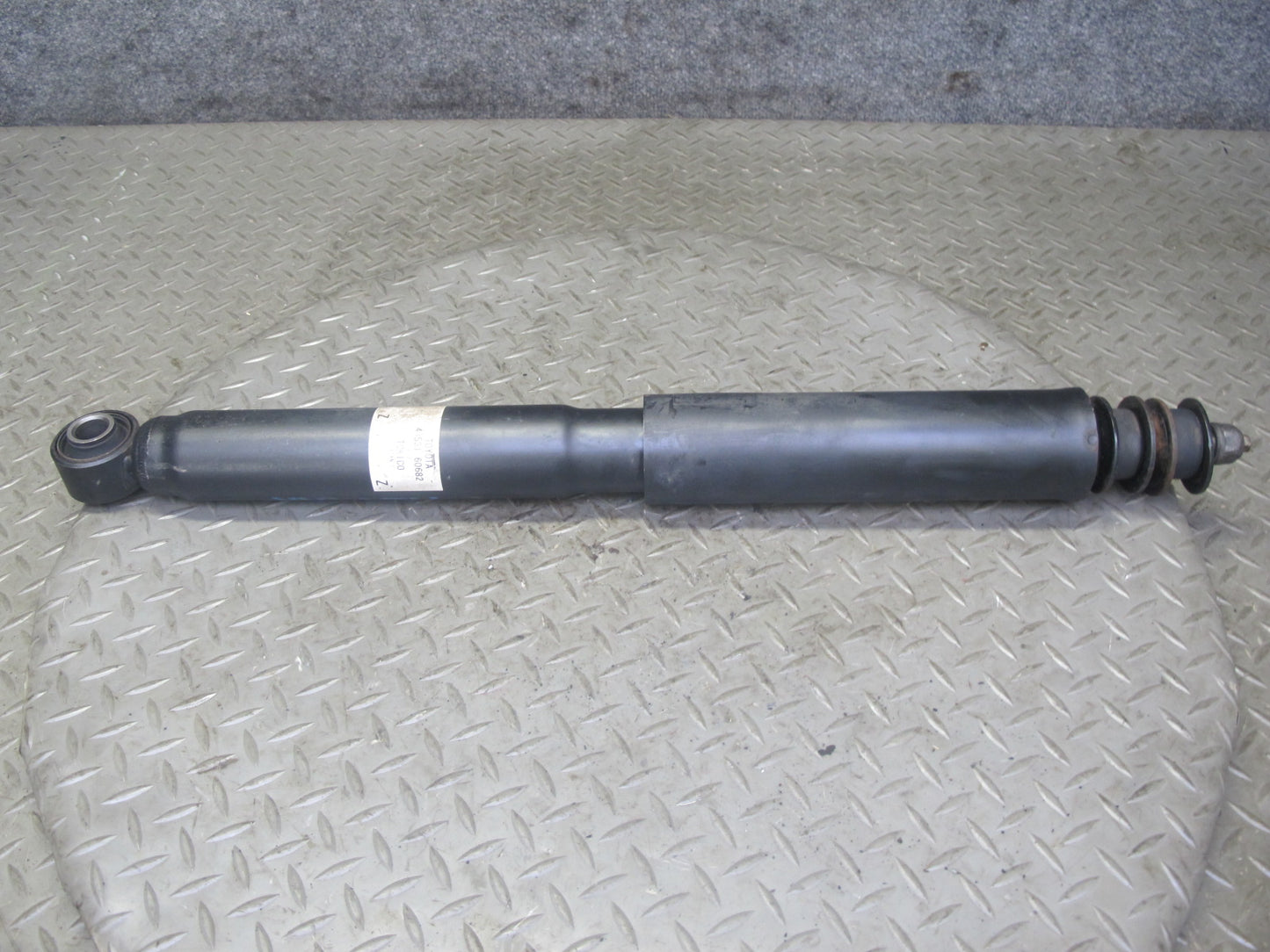 1998-2007 Lexus UZJ100L LX470 Rear Left & Right Strut Shock Absorber Set of 2