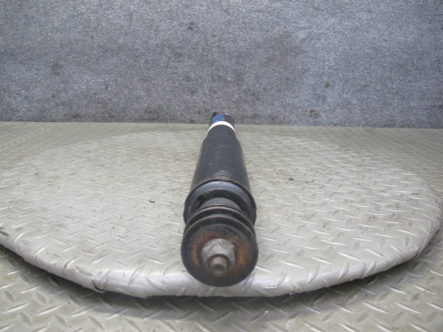 1998-2007 Lexus UZJ100L LX470 Rear Left & Right Strut Shock Absorber Set of 2
