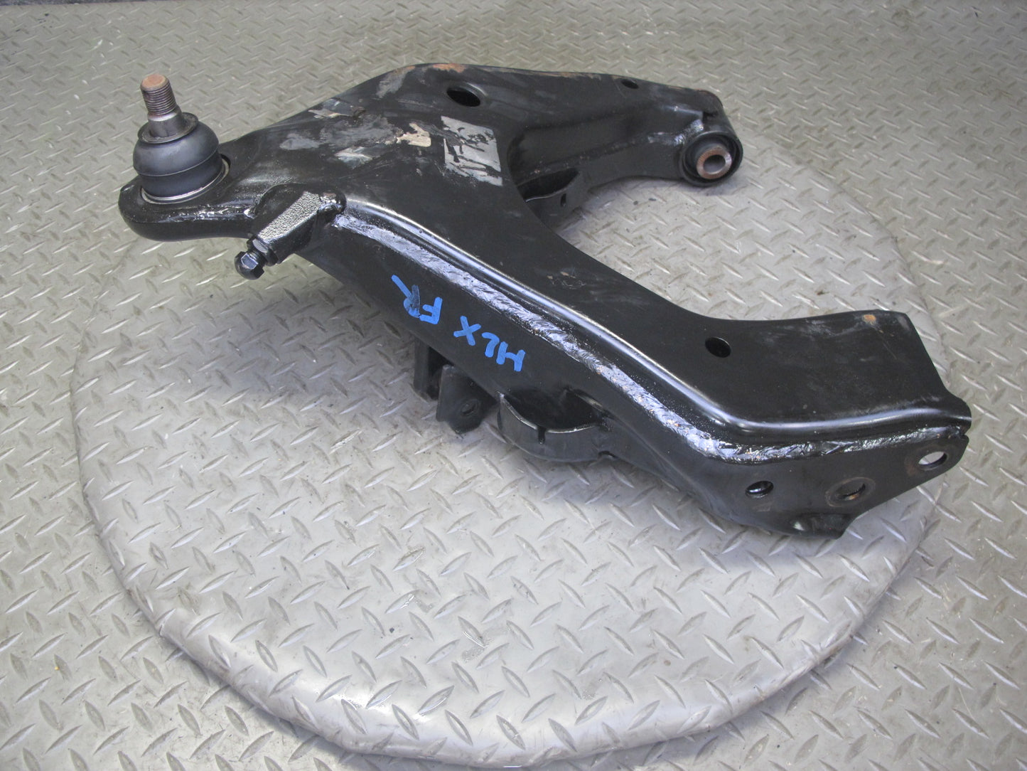 1998-2007 Lexus UZJ100L LX470 Front Right Suspension Lower Control Arm