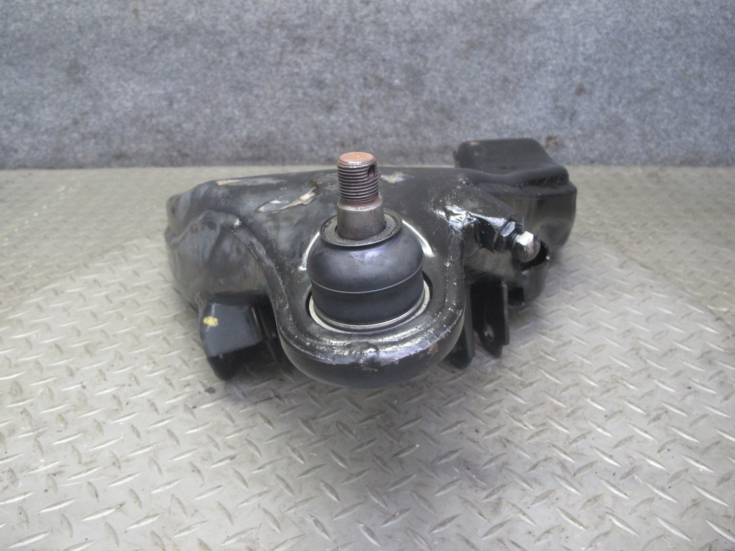 1998-2007 Lexus UZJ100L LX470 Front Right Suspension Lower Control Arm