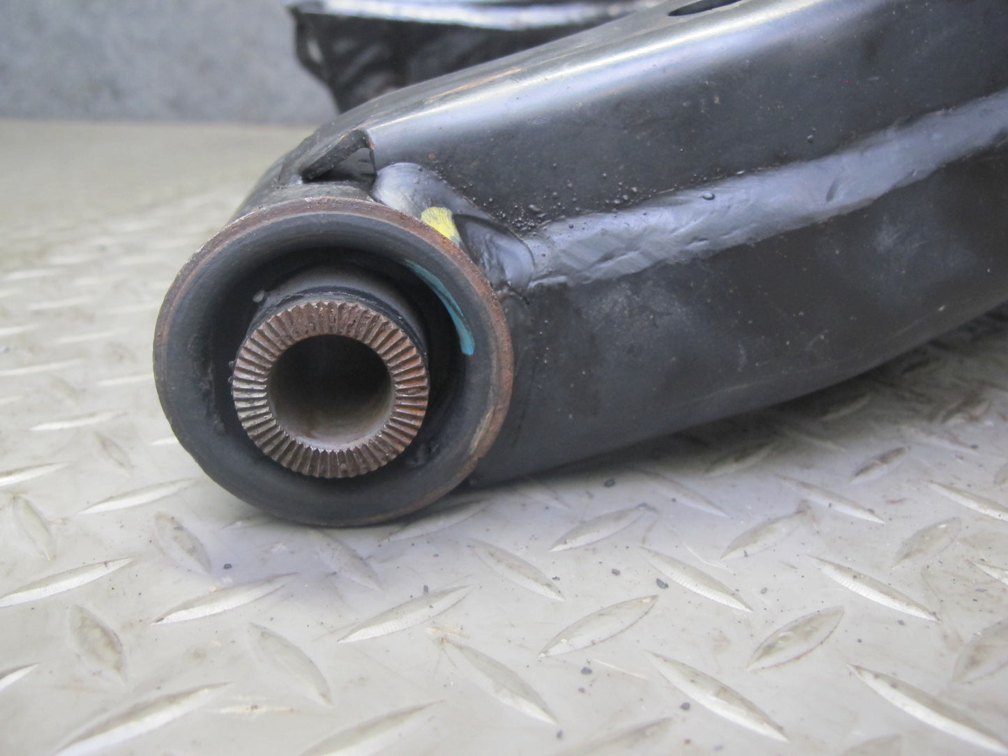 1998-2007 Lexus UZJ100L LX470 Front Right Suspension Lower Control Arm