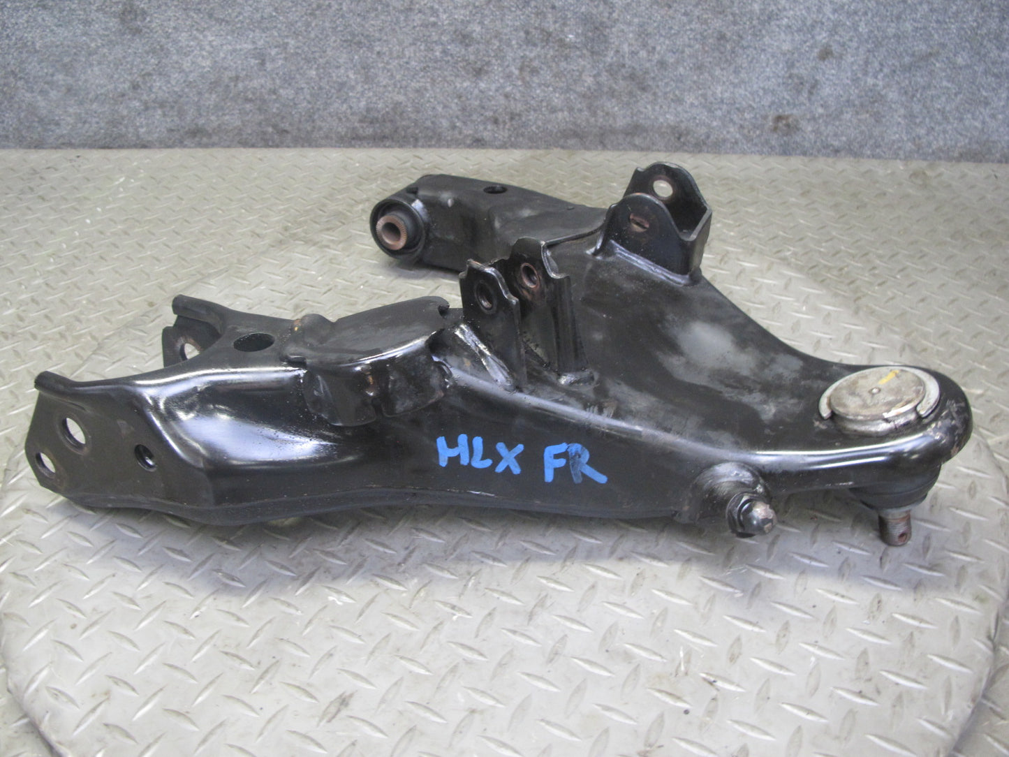 1998-2007 Lexus UZJ100L LX470 Front Right Suspension Lower Control Arm