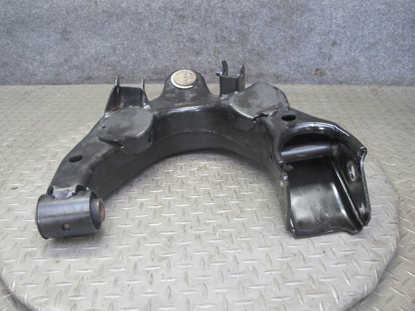 1998-2007 Lexus UZJ100L LX470 Front Right Suspension Lower Control Arm