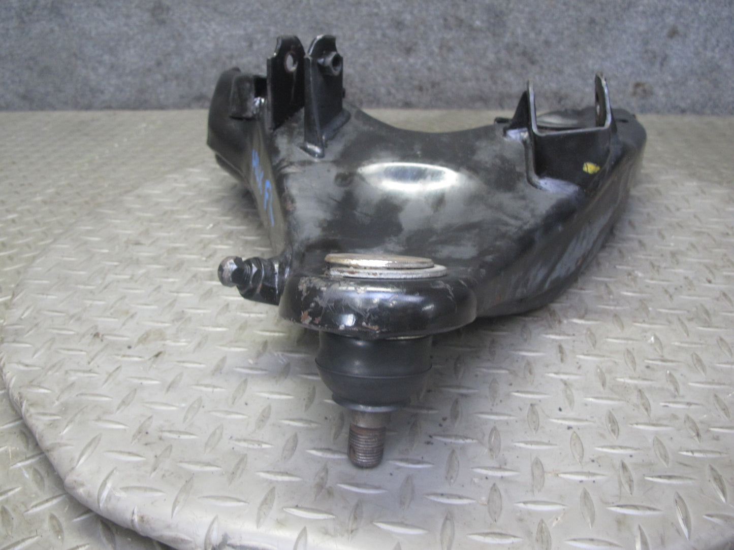 1998-2007 Lexus UZJ100L LX470 Front Right Suspension Lower Control Arm