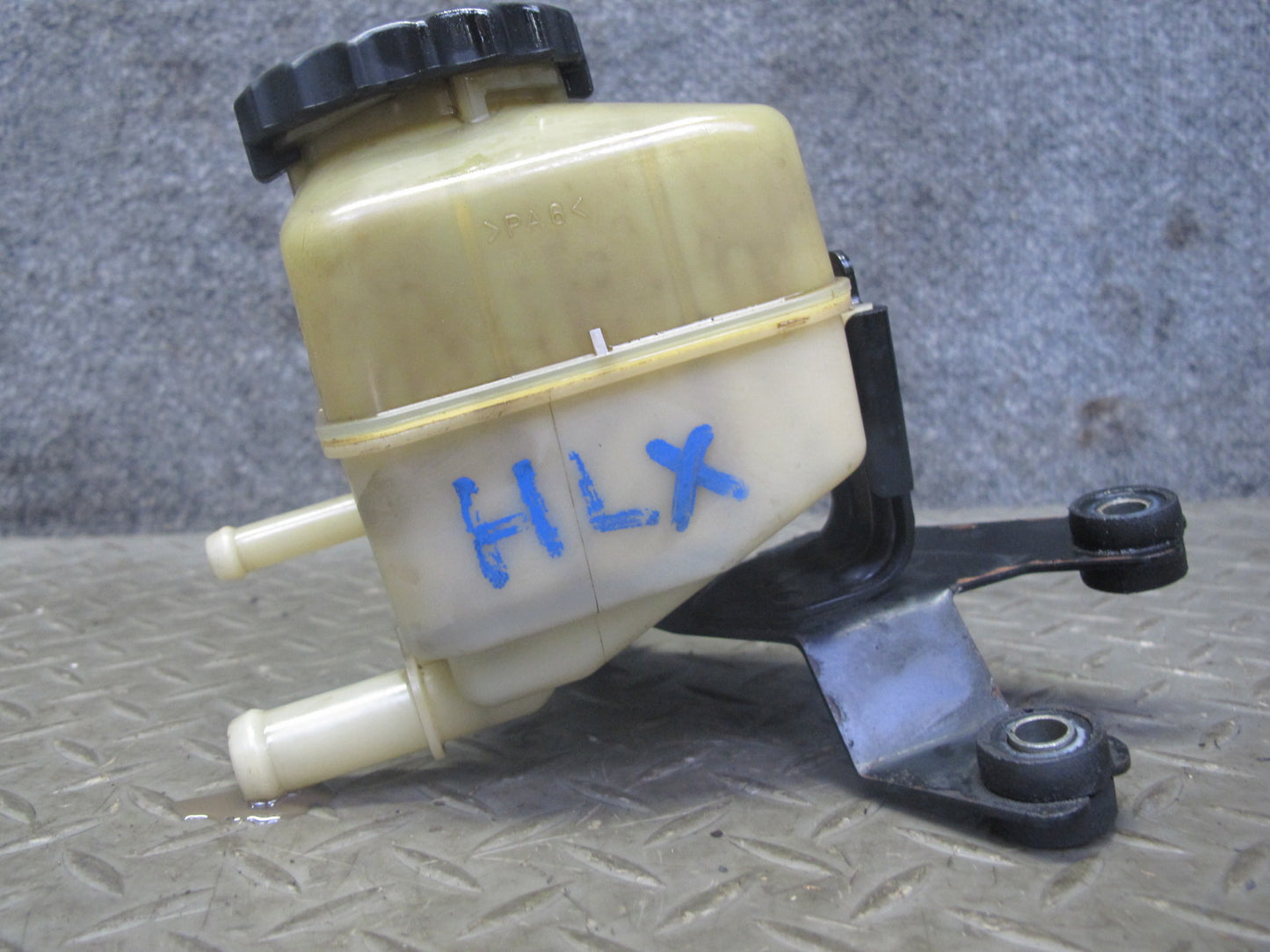 1998-2007 Lexus LX470 Power Steering Fluid Reservoir Bottle Tank W/ Bracket