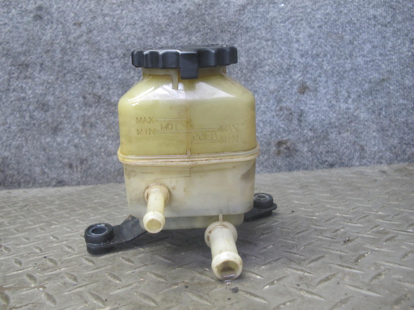 1998-2007 Lexus LX470 Power Steering Fluid Reservoir Bottle Tank W/ Bracket