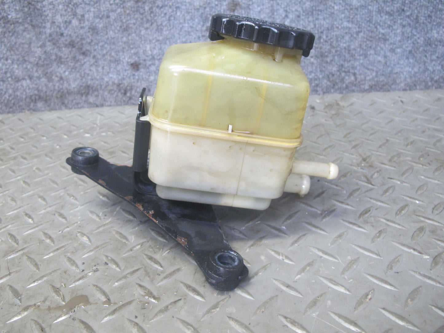 1998-2007 Lexus LX470 Power Steering Fluid Reservoir Bottle Tank W/ Bracket