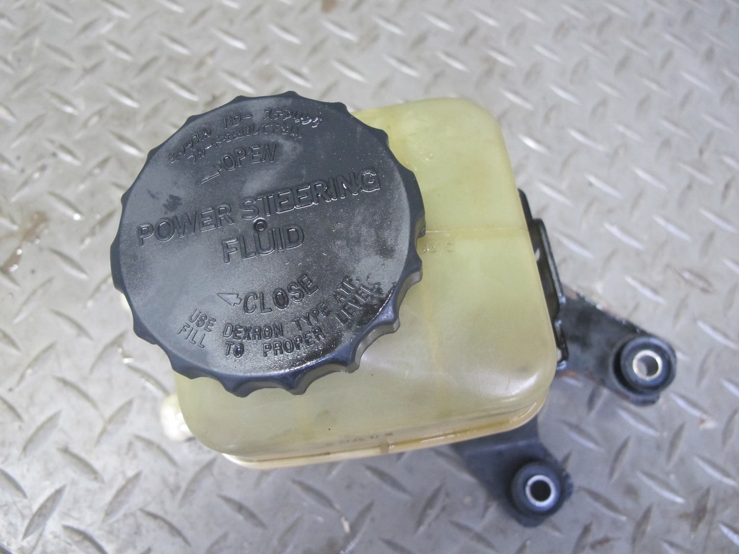 1998-2007 Lexus LX470 Power Steering Fluid Reservoir Bottle Tank W/ Bracket